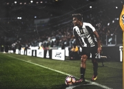 开云足球直播-当足球遇见F1，喀麦隆的绿茵方程式，戈麦斯的冠军接管艺术