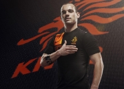 开云体育在线-绿茵场上的双重奏，本泽马神锋破纪录，沙漠之狐踏平三狮军团