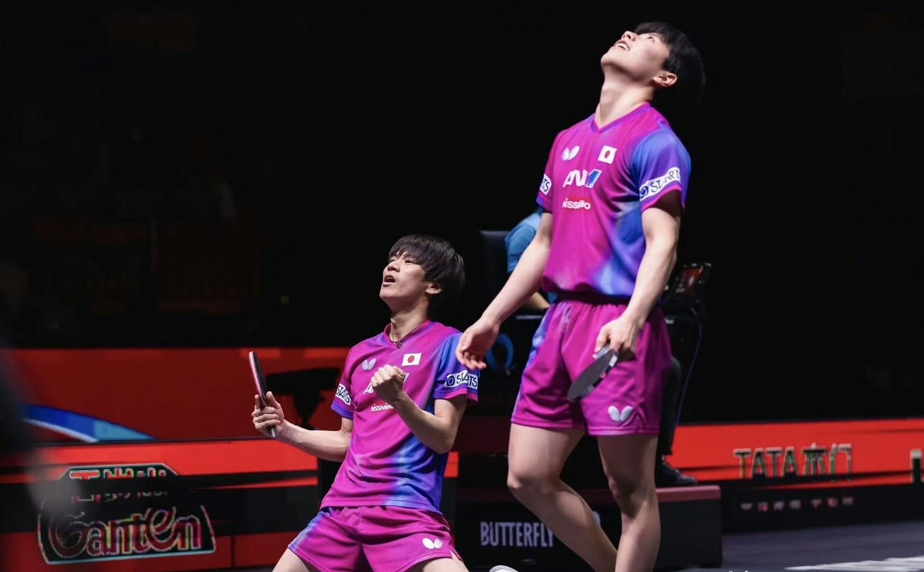 日本乒乓球队逆转韩国乒乓球队，张本智和完成帽子戏法