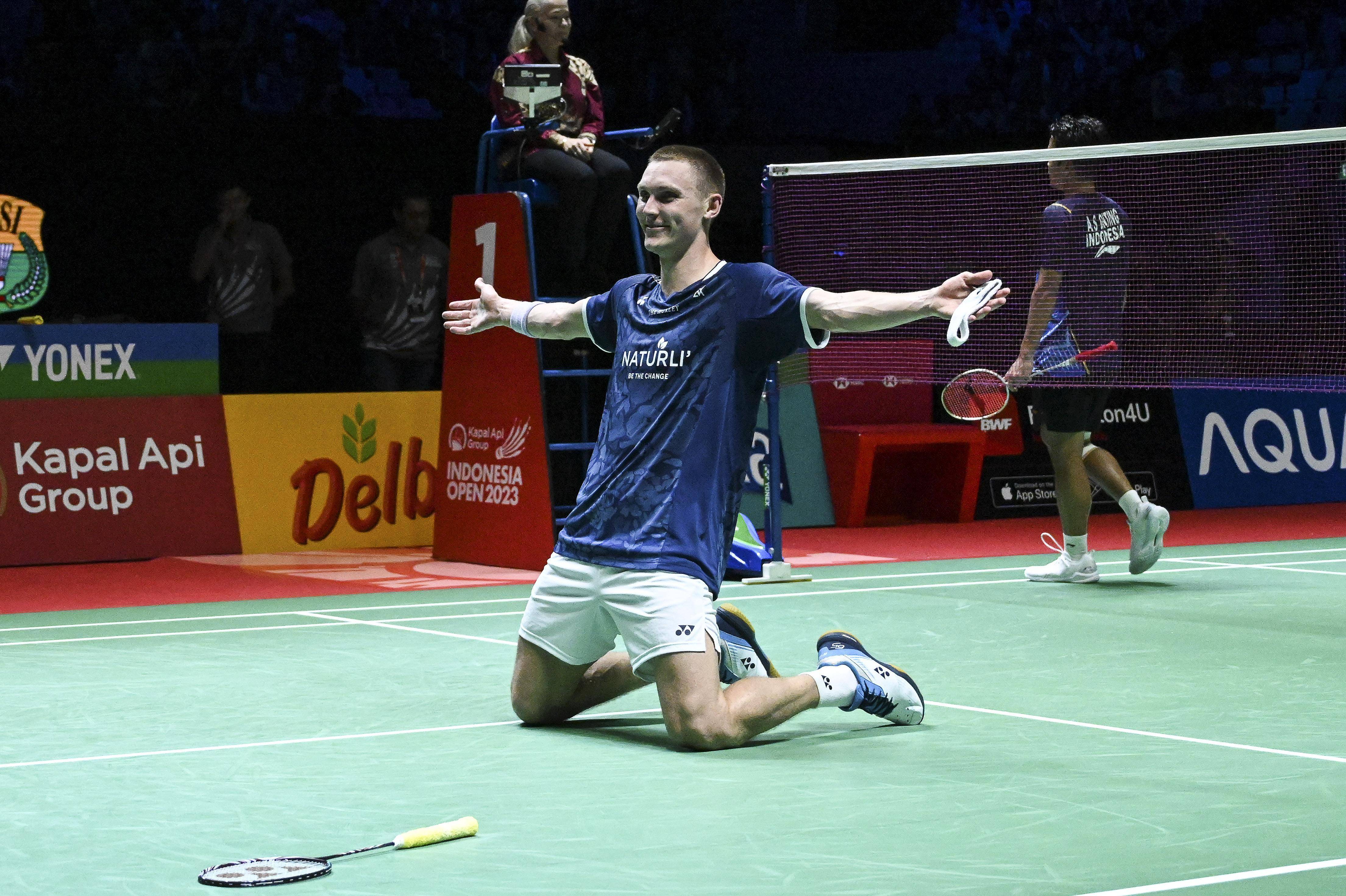 包含马来西亚羽毛球队绝杀泰国羽毛球队，安赛龙高光表现的词条