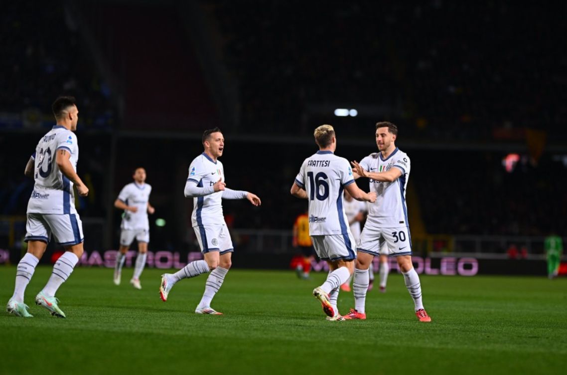 巴萨鏖战丹麦，格列兹曼三分雨点燃全场