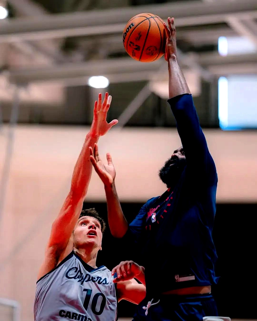 包含菲律宾男篮鏖战日本男篮，哈登高光表现的词条