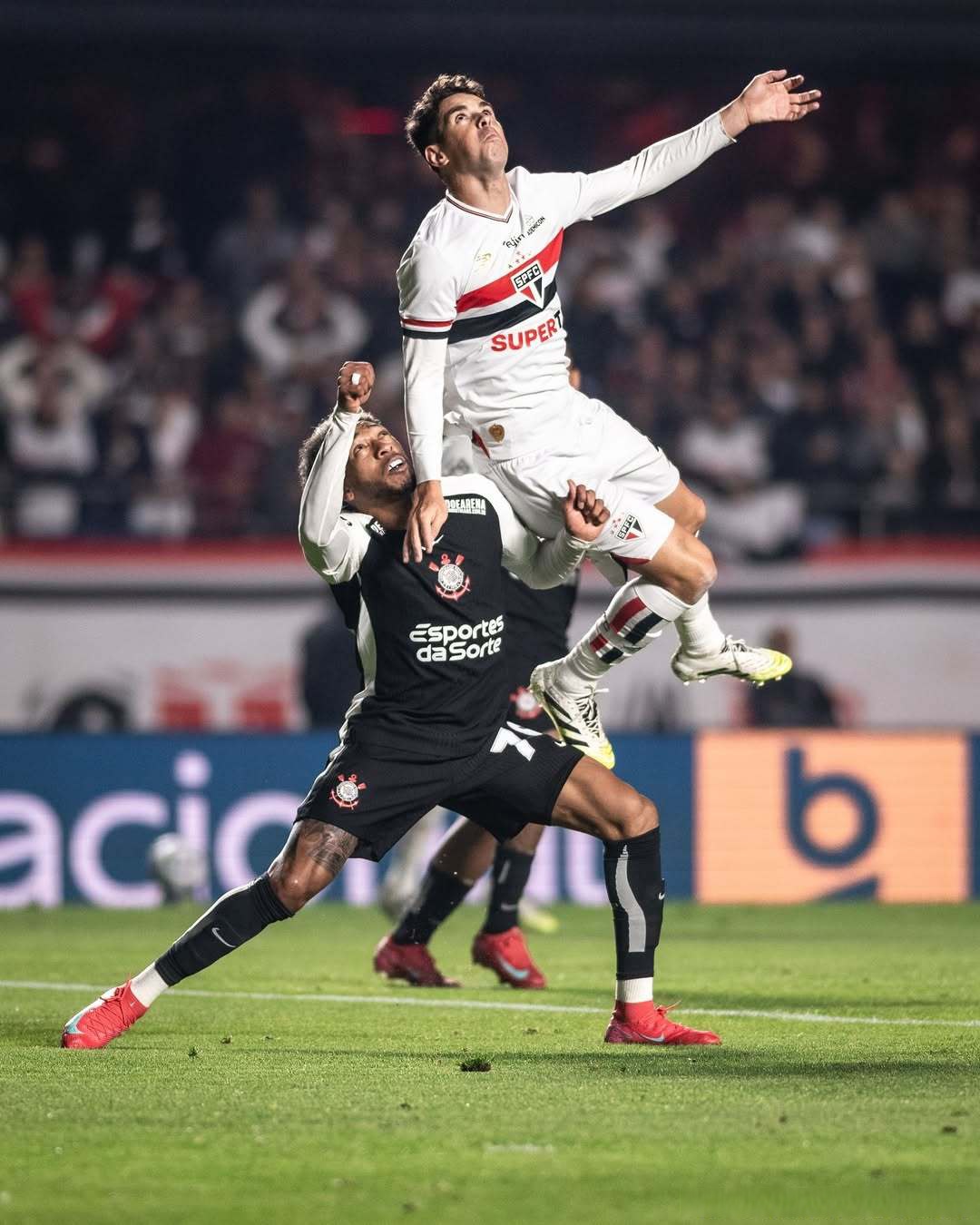 胜败瞬间:欧洲实力派球队角逐最终胜利 胜败瞬间:欧洲实力派球队角逐最终胜利