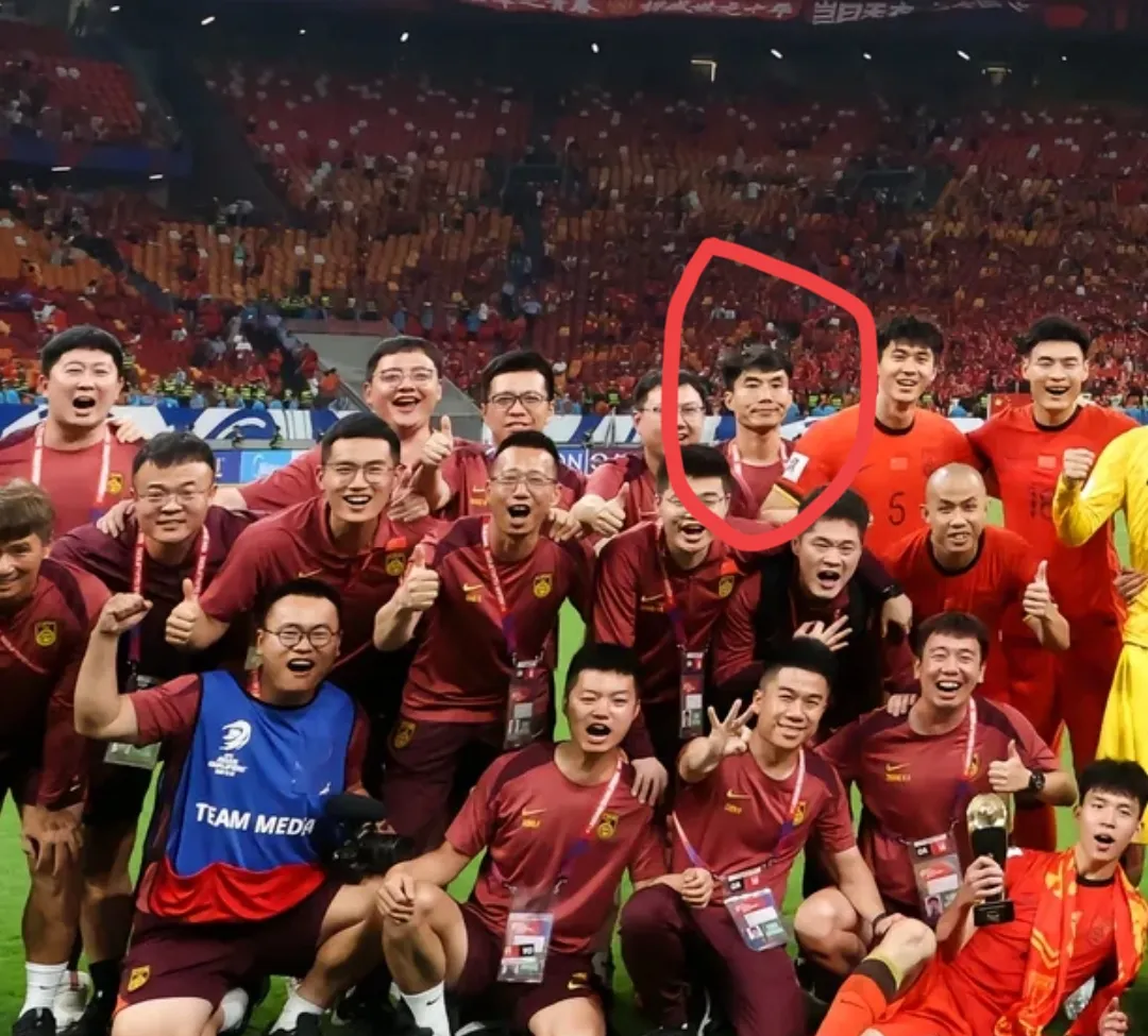 关于强强对决,足球巨星齐聚一堂的信息 关于强强对决,足球巨星齐聚一堂的信息