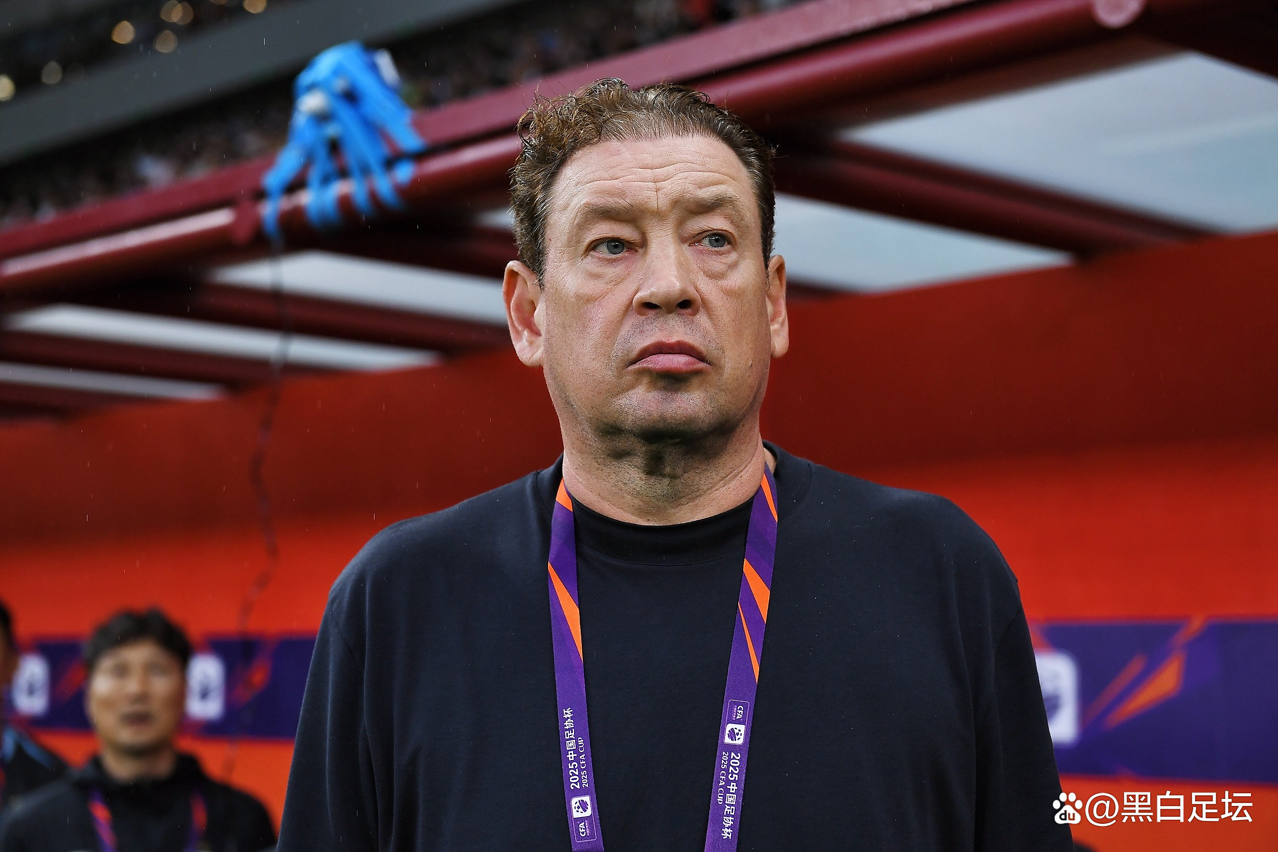 关于上海申花新教练上任，球队前景备受期待的信息