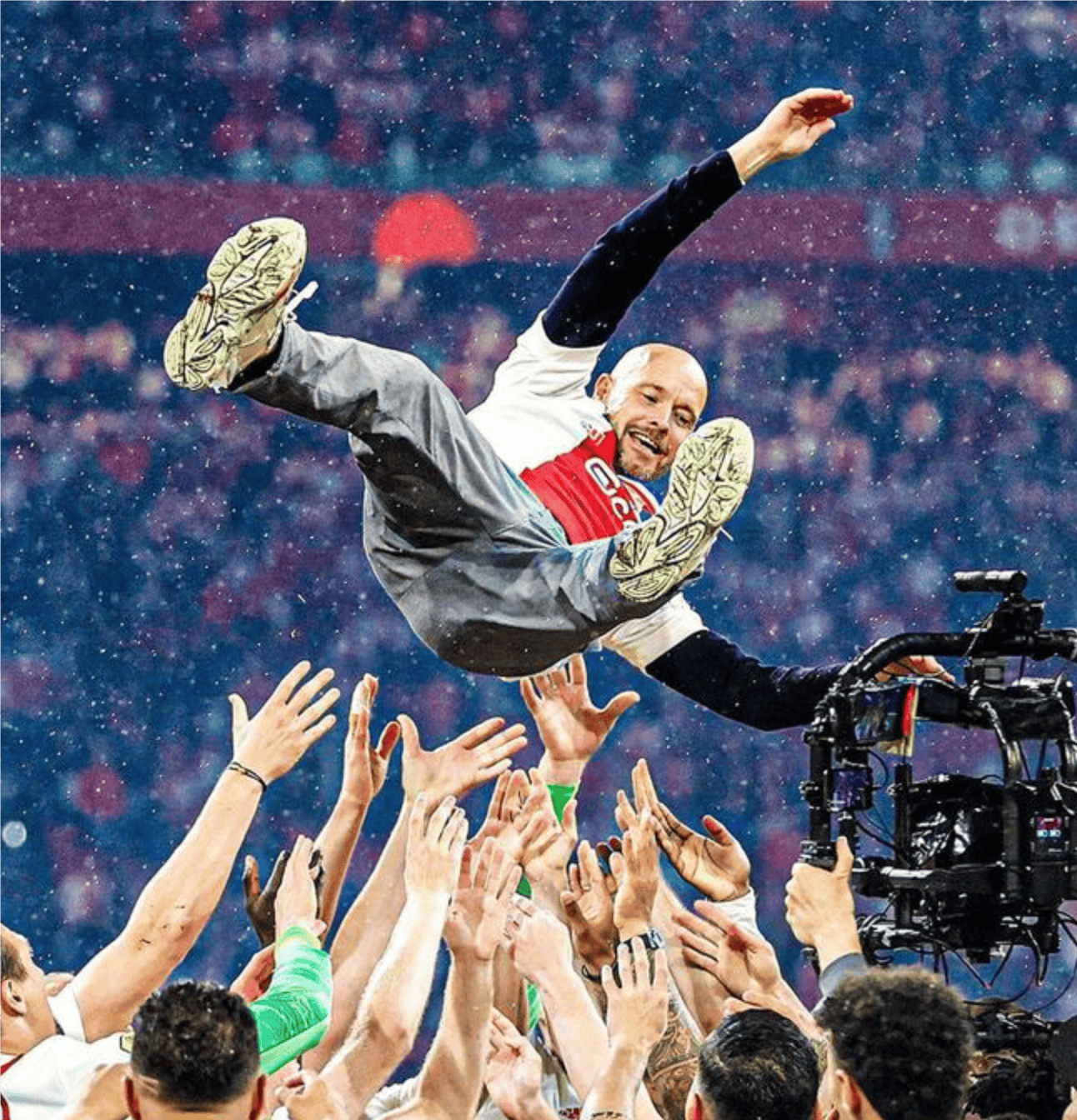 阿贾克斯遭遇困境，晋级前景堪忧