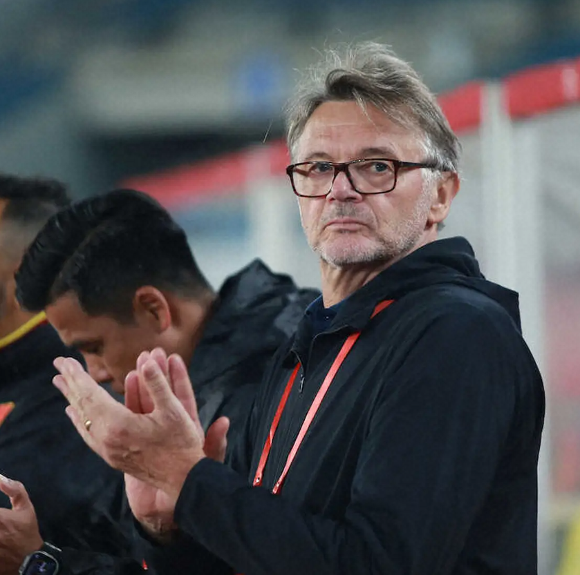 关于战术部署需迅速改变，球队朝着新方向前进的信息