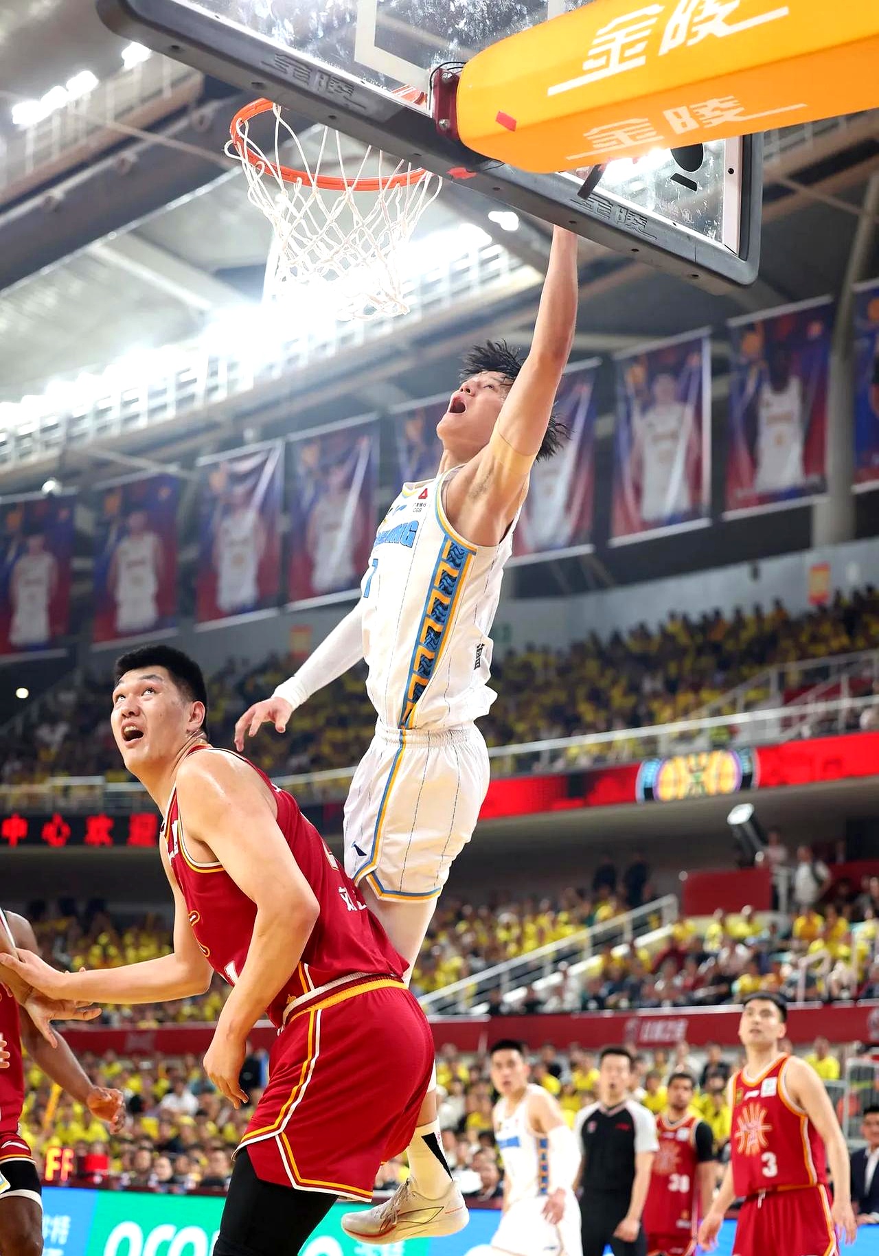 关于北京男篮防守意志动摇，CBA俱乐部应注重集体荣誉的信息