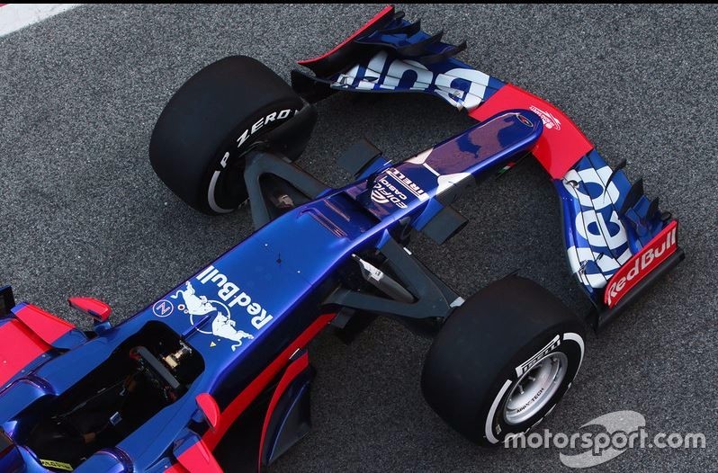 关于梅赛德斯轻取红牛二队，拉塞尔刷新纪录的信息