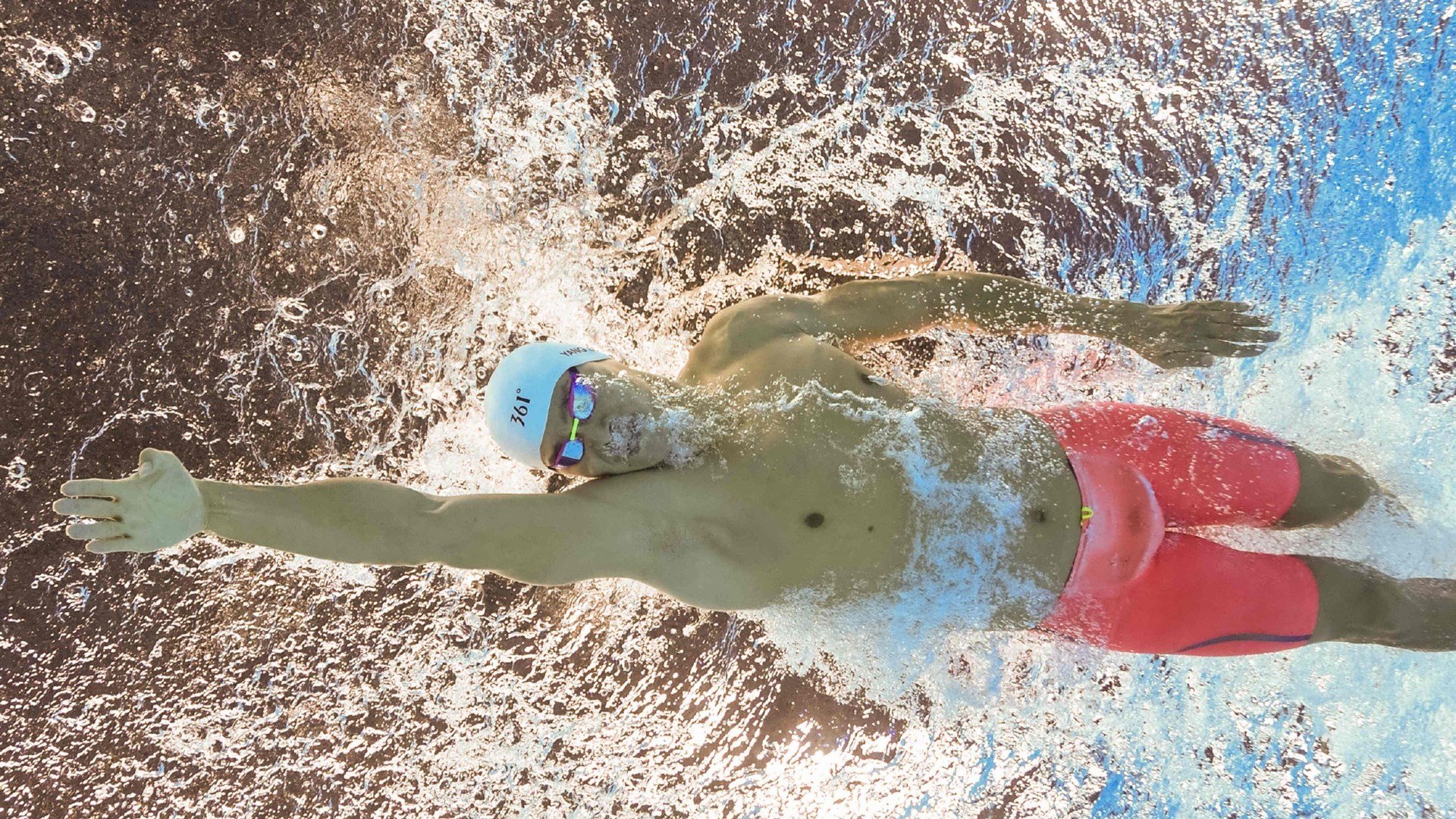 米切尔关键回合不手软，广东队火力压制掘金