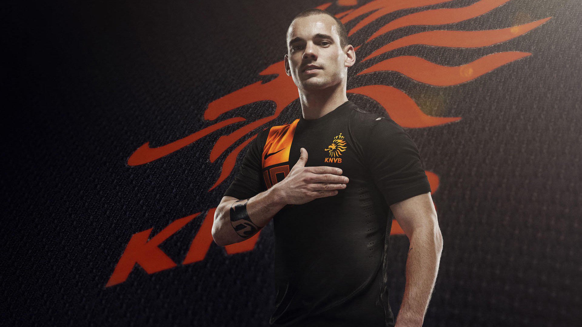 绿茵场上的双重奏，本泽马神锋破纪录，沙漠之狐踏平三狮军团