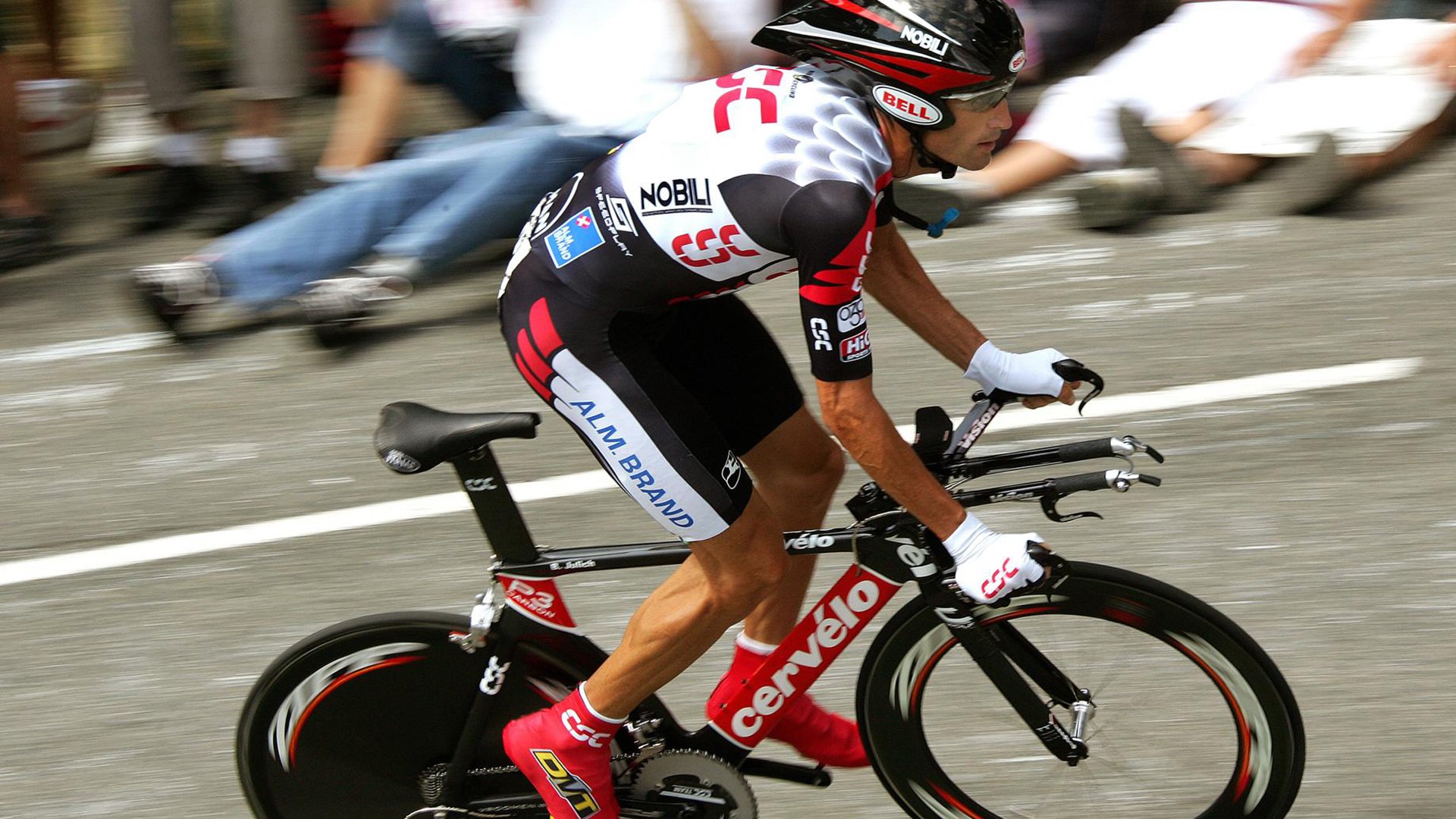 当三球停止旋转，拉梅洛·鲍尔在公牛与篮网的绞杀战中，如何用一记非典型绝杀完成自我证明