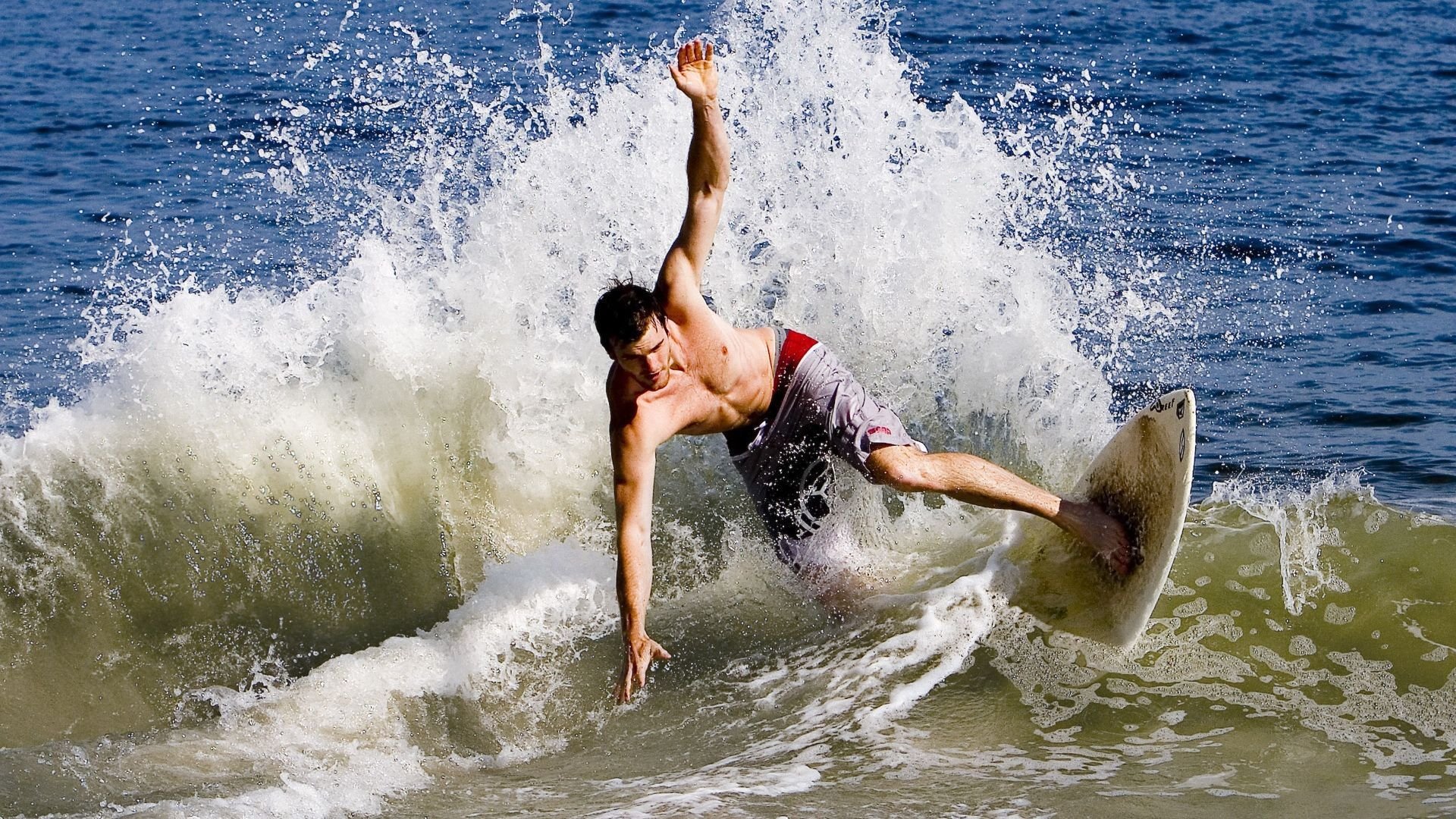 从格纳布里的关键节点爆发到马里对芬兰的全面压制，现代竞技中连续性优势的构建密码